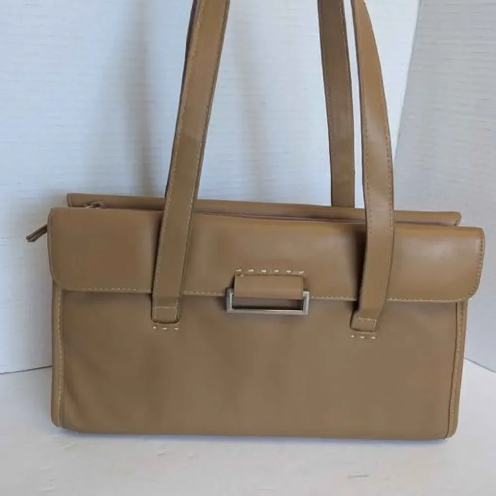 Cherokee Tan Leather Footed Flap Purse Shoulder Bag for Women 12x7.5x4
